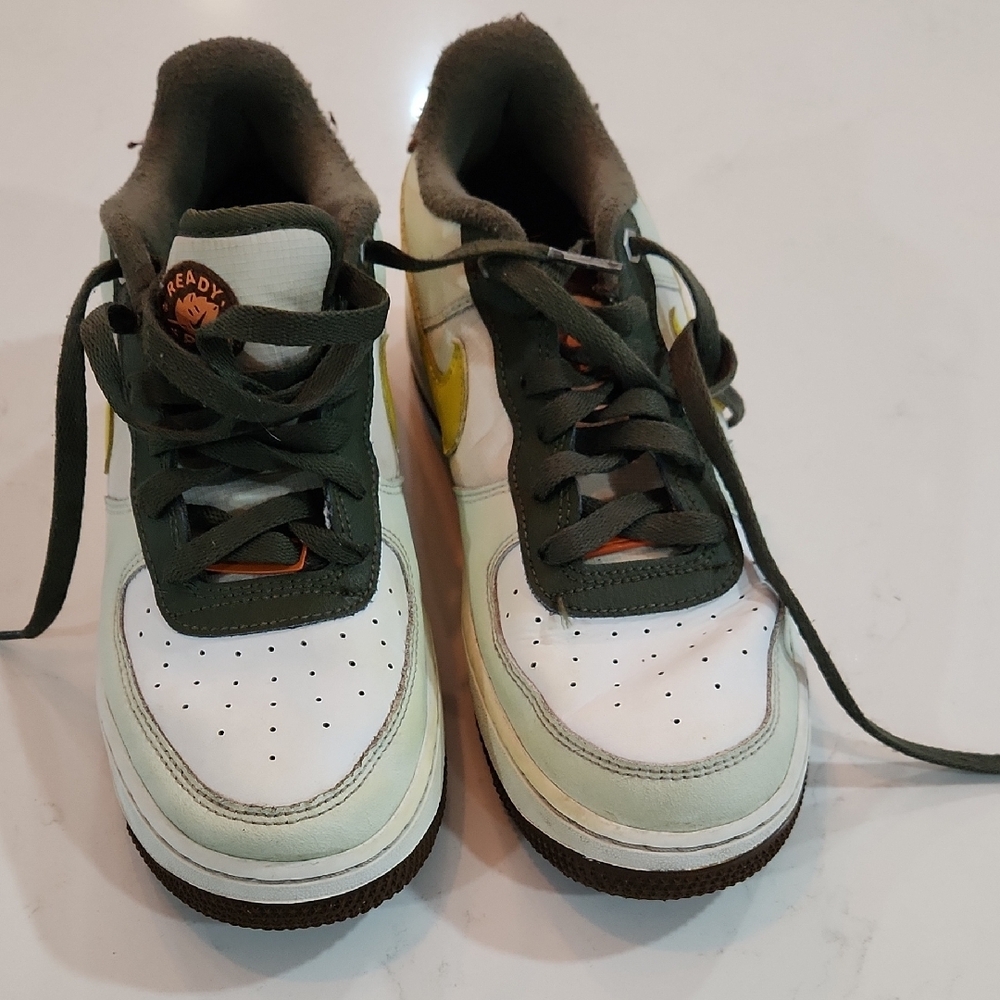 Nike Sneakers - White and Green
